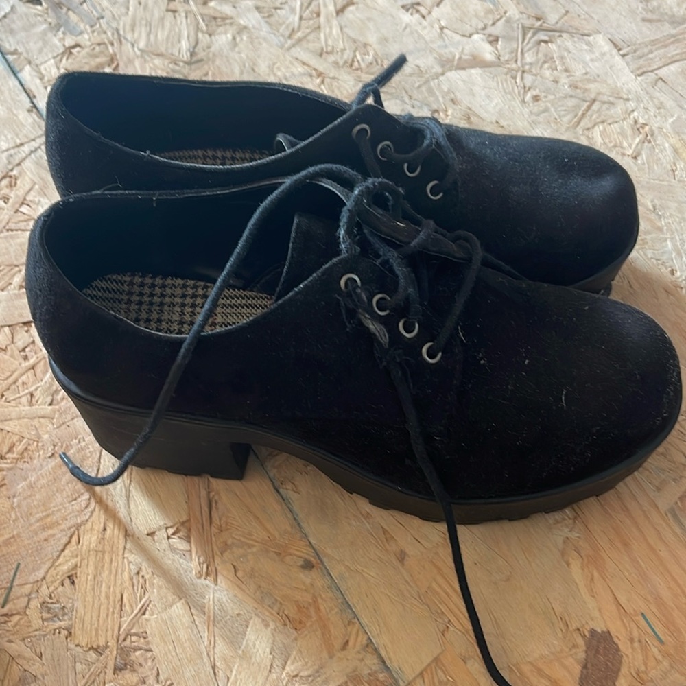 Black lace up dress shoe